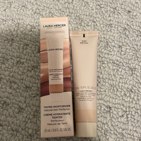 Laura Mercier tinted moisturizer 0N1 petal - Picture 1 of 1
